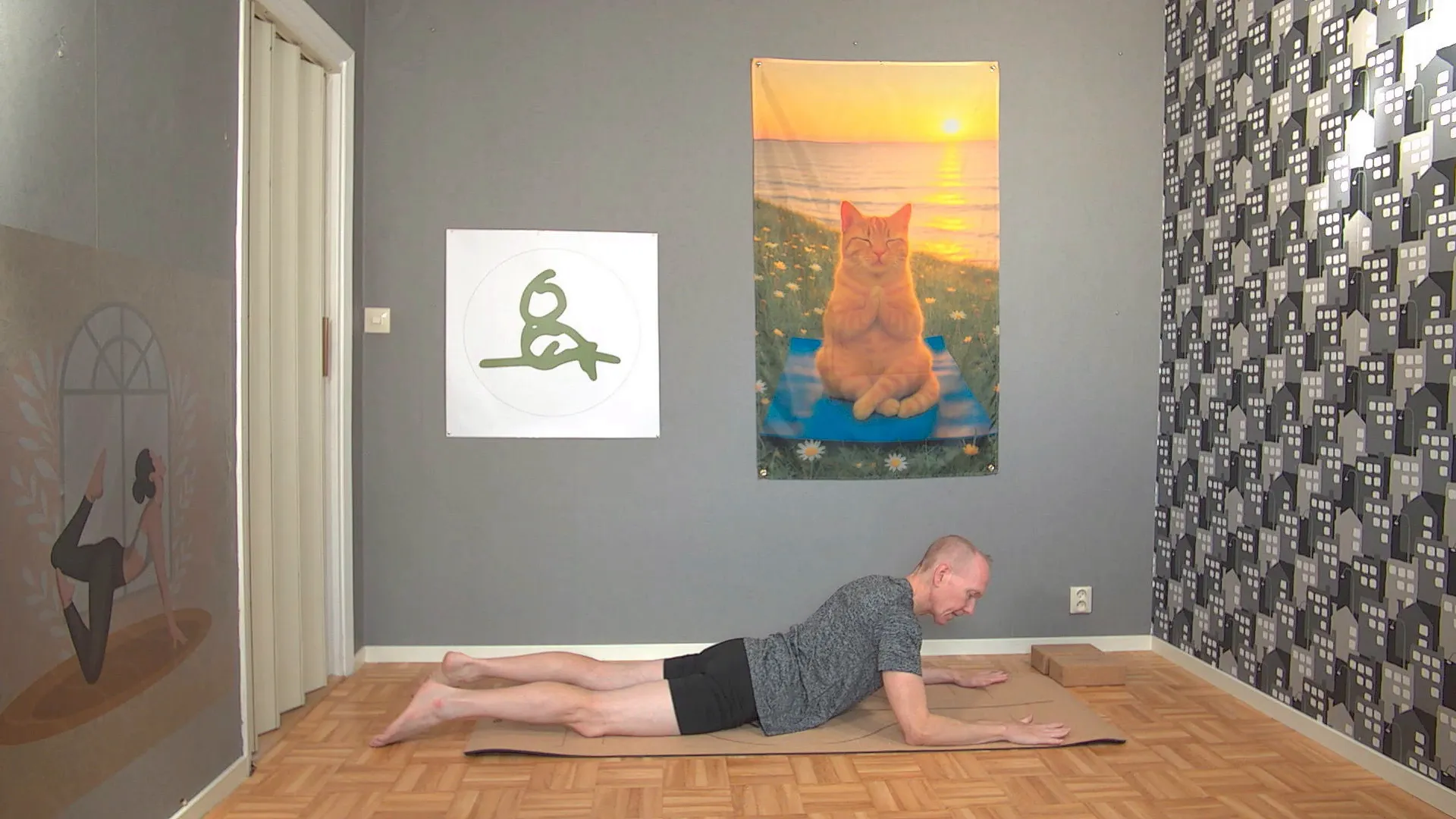 Rygg, nacke och axlar — rörelseyoga för kontorskroppen